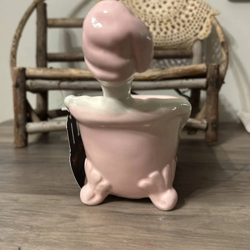 NEW Skull & Bones Skeleton in a Pink Bathtub Summerween Halloween Candle